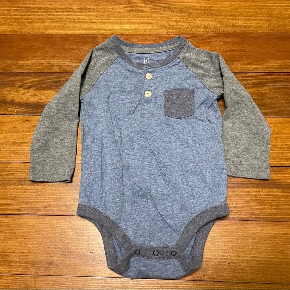 Baby GAP Baseball Tee Style & Dinosaur Long Sleeve Bodysuits Size 6-12 Months